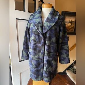 Susan Graver Weekend coat for women. US size 2X. Army print in blue and green